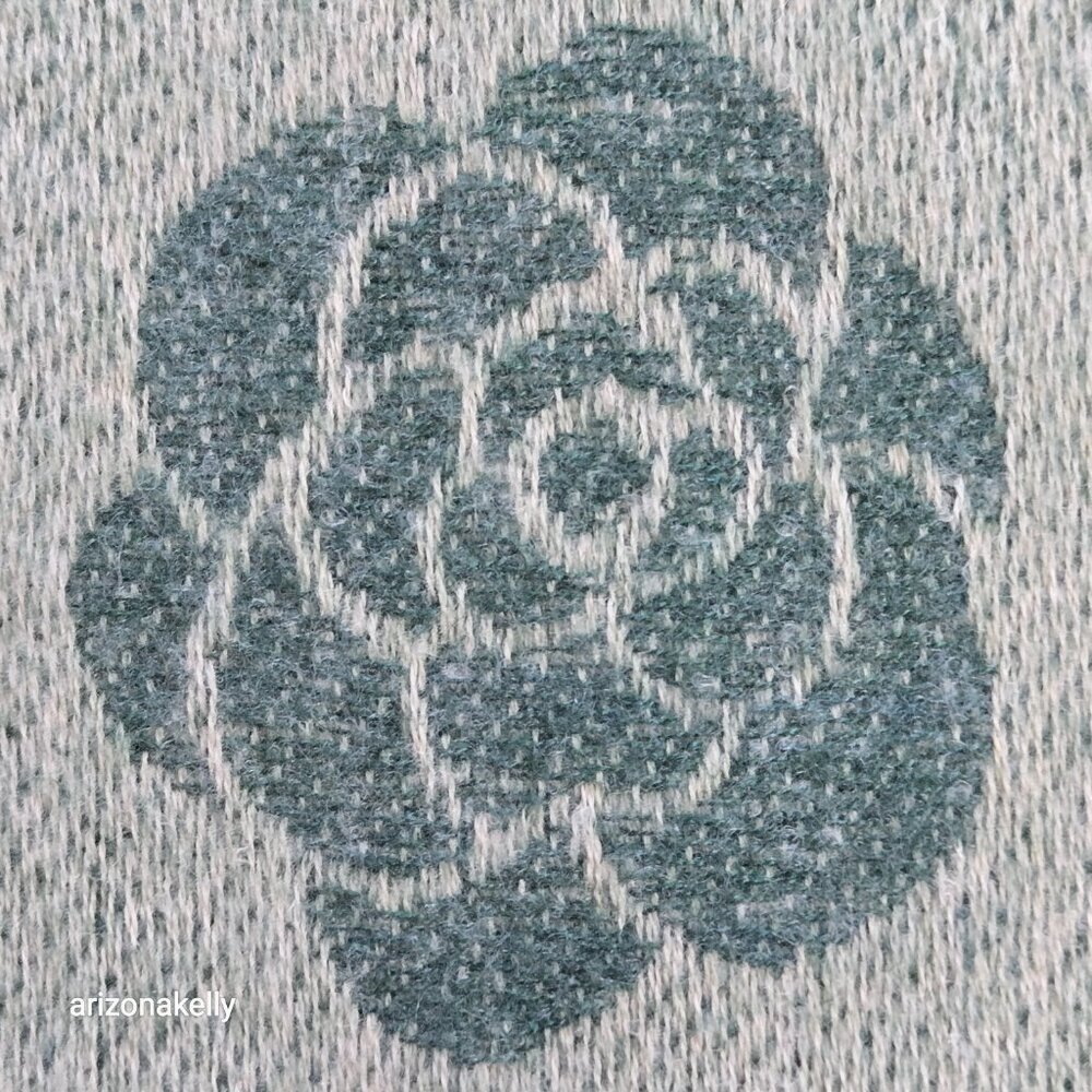 NWOT Wool Blend Rose Woven Fringe Scarf Floral Flower - Picture 3 of 8